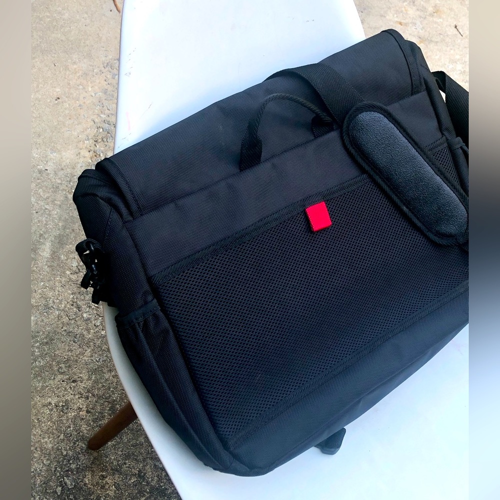Swiss Gear Laptop Messenger Bag. Interior Padded Laptop Section. - Picture 7 of 11